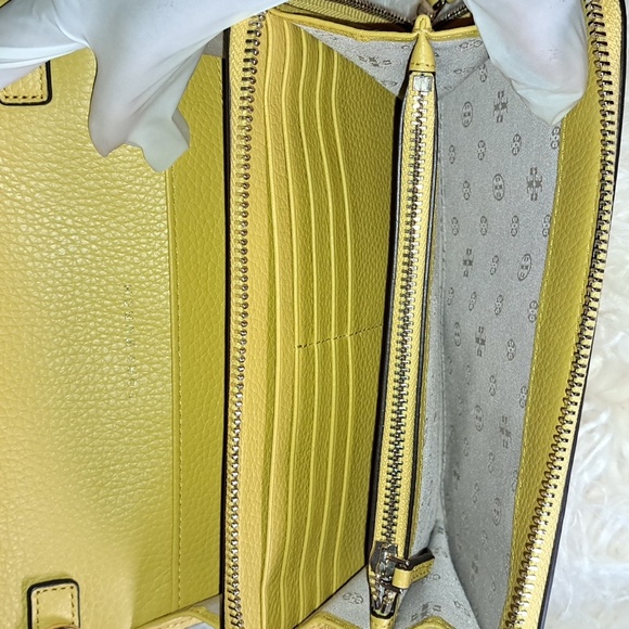 Tory Burch Thea Flat Wallet Crossbody Like New - Picture 9 of 16